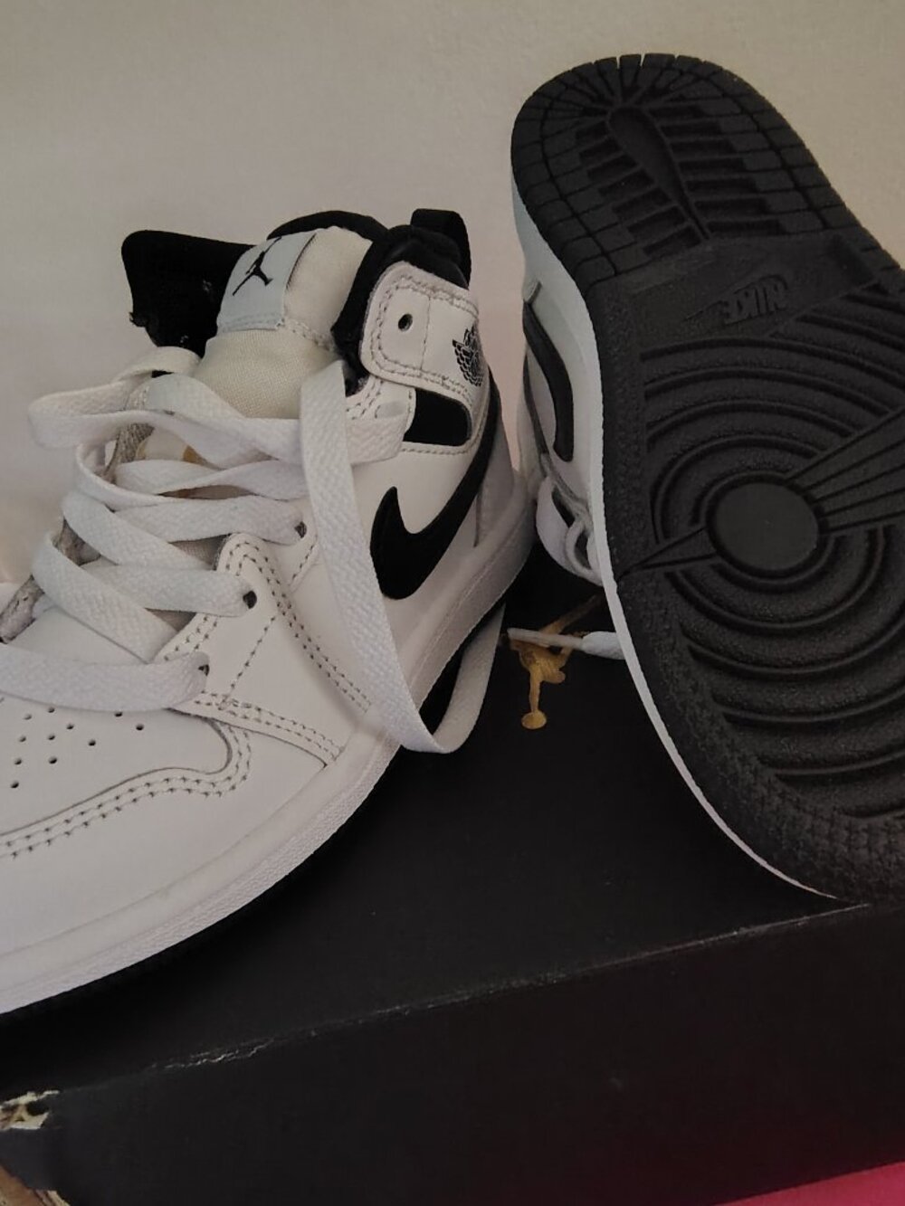 Kids sneakers